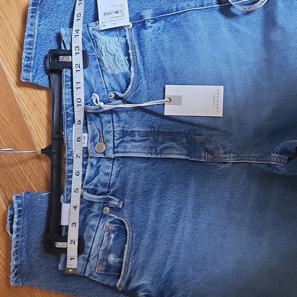 Good American Over-Sizes Distressed Jean - Picture 2 of 12
